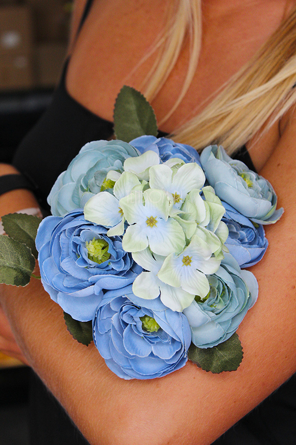 bukiet Neollo ułożony z niebieskich sztucznych kwiatów, wys.27cm