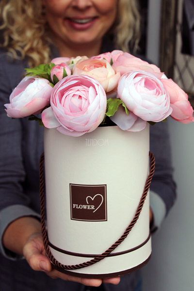 kompozycja kwiatowa / bukiet flowerbox Różowe Pełniki, wys.27cm