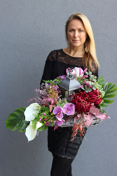 Daliria, elegancka kompozycja nagrobna z lampionem, dł.70cm