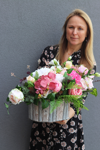 Hellena, elegancka kompozycja nagrobna, wym.38x72x40cm