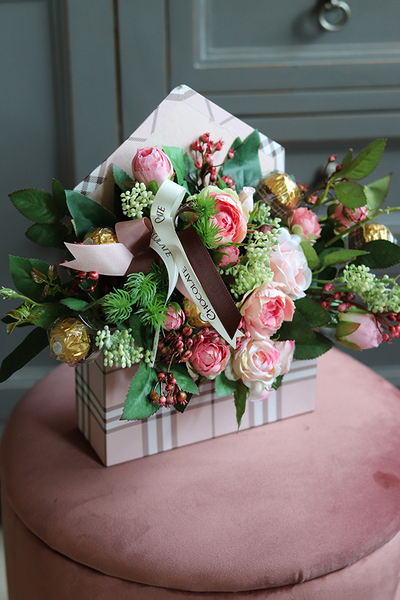 Chocolates, koperta flowerbox z pralinami, Roses in Love, wym.30x40cm