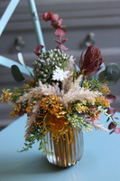 Jasmina Casa, bukiet kwiatowy w szklanym wazonie, wys.27cm