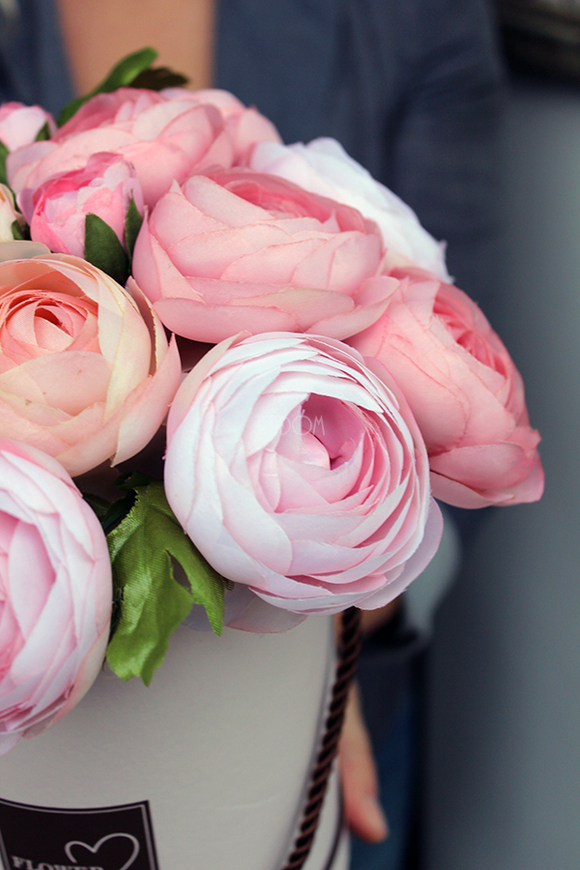 kompozycja kwiatowa / bukiet flowerbox Różowe Pełniki, wys.27cm