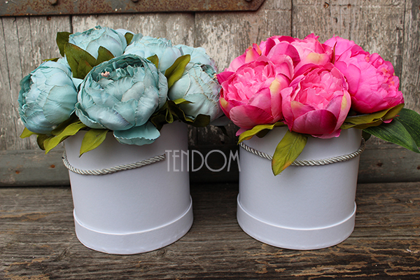 kompozycja kwiatowa / bukiet Flowerbox Blękitna Piwonia wys.22cm