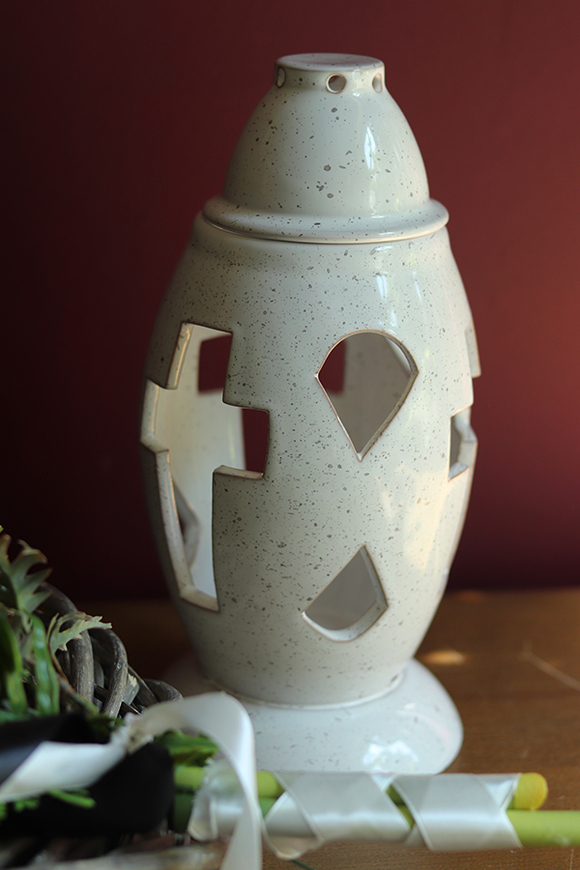 Anmari White, ceramiczny znicz lampion, wym.28x13cm