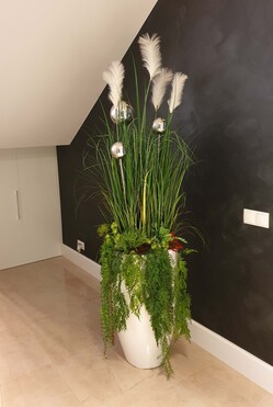 Luciola Grande, wieczne trawy w szarej donicy fiberglass, wym. 190cm