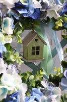 kwiatowy wiosenny wianek z domkiem, Telinas Blue, śr.40cm