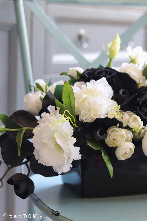 Black & White, dwukolorowa kompozycja kwiatowa, rozp.55cm