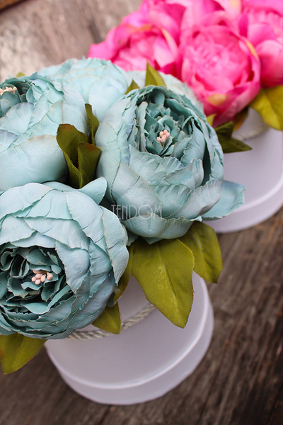 kompozycja kwiatowa / bukiet Flowerbox Blękitna Piwonia wys.22cm