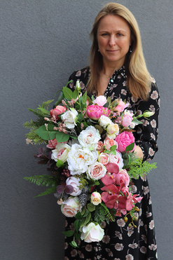 Hellena, elegancka kompozycja nagrobna, wym.38x72x40cm