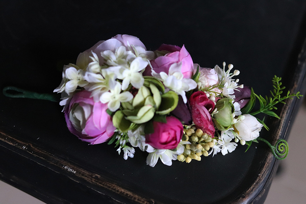 Ismena, mini dekoracja kwiatowa / jednostronny bukiecik, dł.22cm