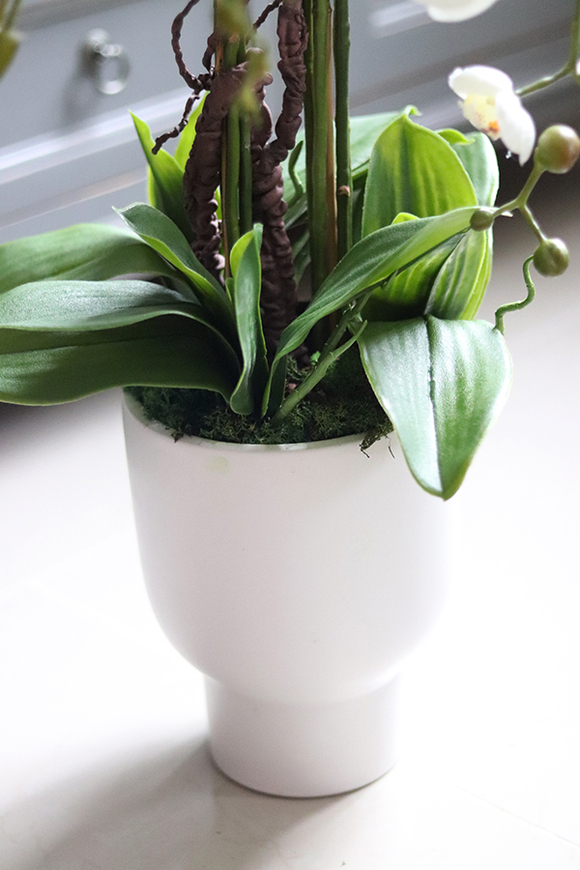 Alora Kaskada, sztuczny storczyk w białej donicy, wys.80cm 