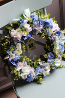 kwiatowy wiosenny wianek z domkiem, Telinas Blue, śr.40cm