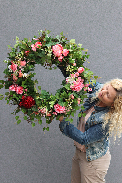 bardzo duży kwiatowy wianek, Montana, śr. 65cm