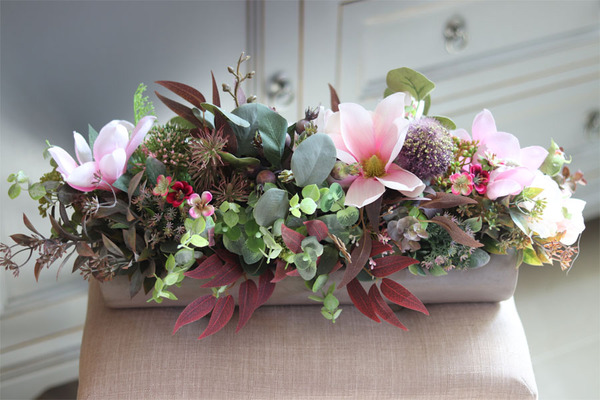 Adelita Mantella, efektowna kompozycja kwiatowa na parapet, wym.22x55x24cm