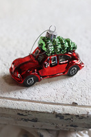 Baśniowe Święta, szklana bombka bożonarodzeniowa, autko z choinką, wym.7x9x4cm