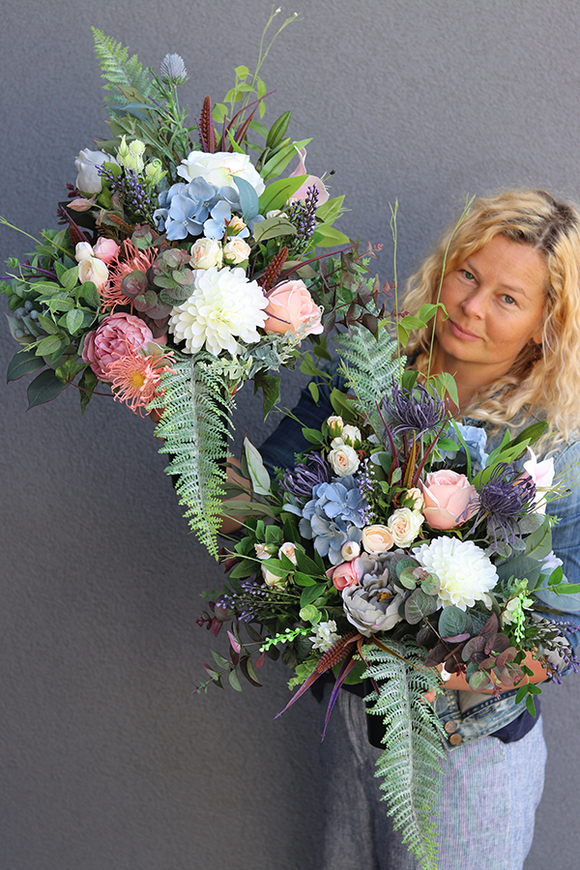 Fugio, elegancki bukiet nagrobny we wkładzie, wys.57cm 