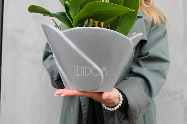 różowy storczyk Flower w asymetrycznej donicy w kształcie kwiatu, wys.60cm