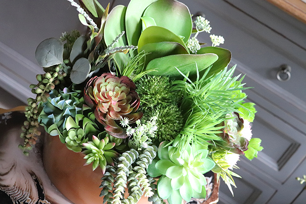 duża kompozycja Berla Malaga, sukulenty w złotej ceramicznej misie, wys.32x38cm