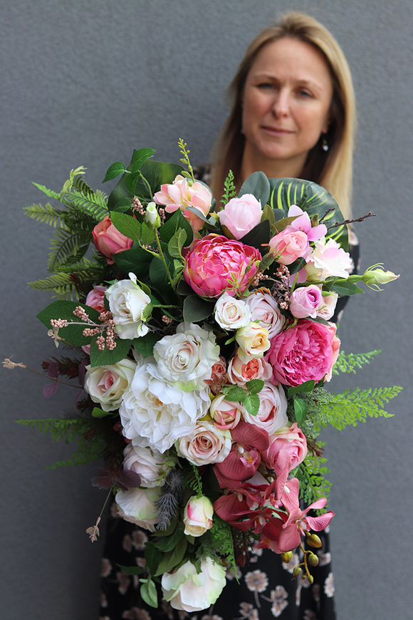 Hellena, elegancka kompozycja nagrobna, wym.38x72x40cm