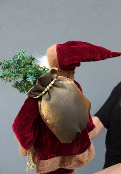 figurka/miękki stojący Mikołaj ze złotym workiem wys.50cm