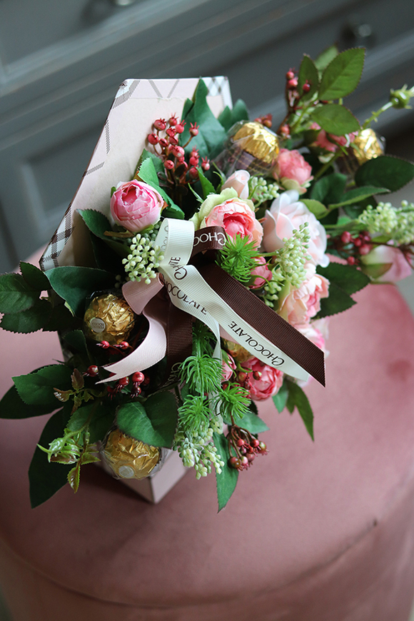 Chocolates, koperta flowerbox z pralinami, Roses in Love, wym.30x40cm