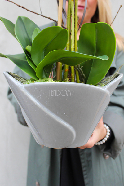 różowy storczyk Flower w asymetrycznej donicy w kształcie kwiatu, wys.60cm