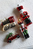 Baśniowe Święta, szklana bombka bożonarodzeniowa, autko z choinką, wym.7x9x4cm