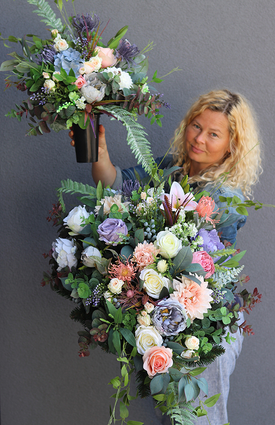 Fugio, elegancki bukiet nagrobny we wkładzie, wys.57cm 