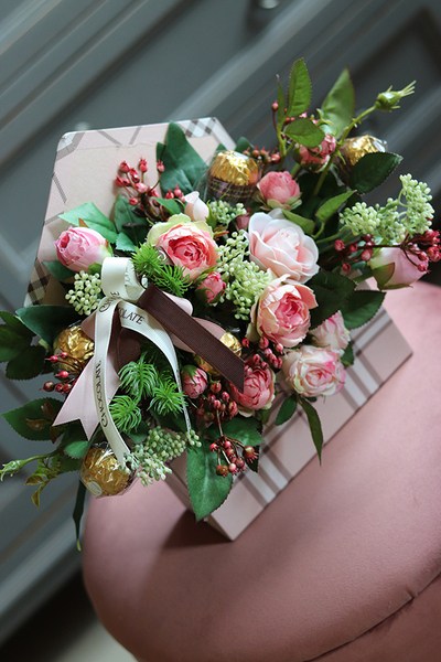 Chocolates, koperta flowerbox z pralinami, Roses in Love, wym.30x40cm