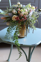 Jasmina Premiere, bukiet kwiatowy w szklanym wazonie, wys.30cm 