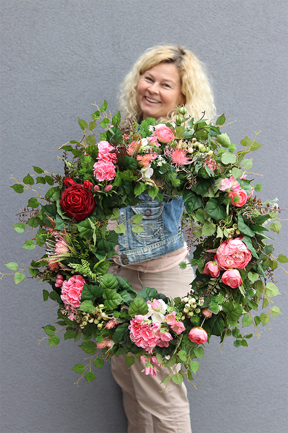 bardzo duży kwiatowy wianek, Montana, śr. 65cm