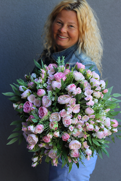 bogaty flowerbox z różami, Różana Kraina, wys.40cm