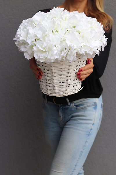 Bianca, kosz z białymi hortensjami, wym.32x35cm