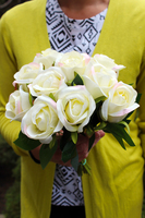 bukiet 10 szt. jasnokremowych róż z jasnoróżową obwódką, wys.50cm