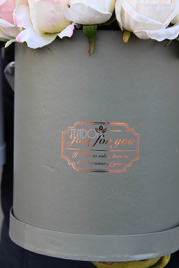 kompozycja kwiatowa / bukiet Flowerbox Maria Antonina Grey, wys.38cm