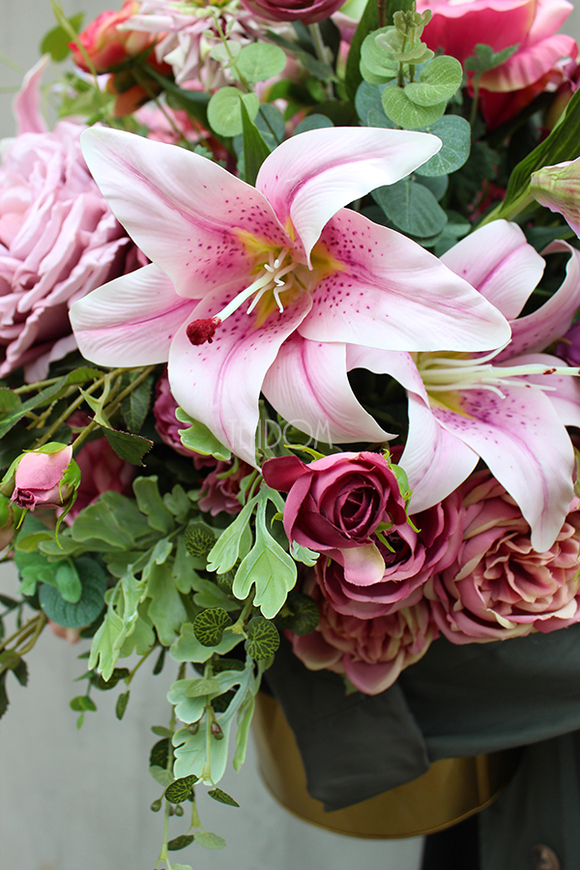 Lilia kompozycja kwiatowa / bukiet wys.75cm, śr.60cm