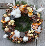 Brązowa Kraina, dekoracyjny świąteczny wianek, śr.26cm