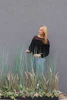 Albertina Saute, kompozycja z traw i sukulentów w gąbce florystycznej, dł.1m, wys.135cm