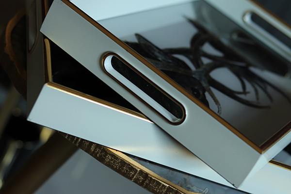 OD RĘKI Decoradore, elegancka taca z wizerunkiem jeleni, wym.45x30x4cm