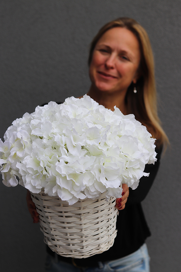 Bianca, kosz z białymi hortensjami, wym.32x35cm