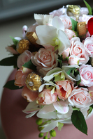 Chocolates Gifted Heart, bogaty flowerbox z pralinami, wys.34cm