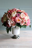 Celina Regana, kwiatowa kompozycja w ceramicznym naczyniu, wym.40x38cm