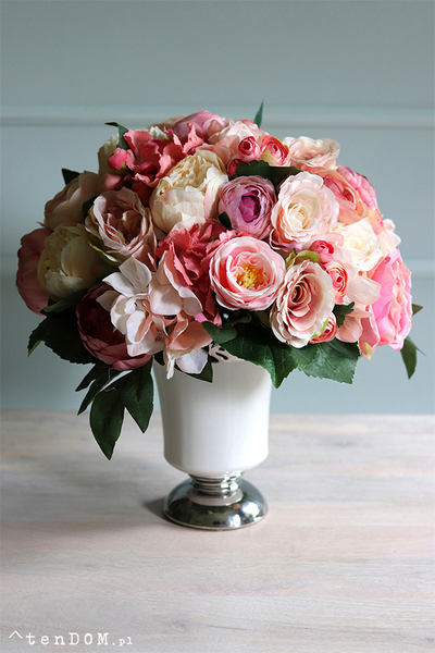 Celina Regana, kwiatowa kompozycja w ceramicznym naczyniu, wym.40x38cm