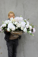 Cremona kompozycja kwiatowa w cynowanym ekskluzywnym naczyniu, dł.85cm, wys.48cm