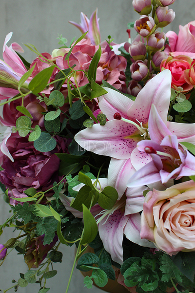 Lilia kompozycja kwiatowa / bukiet wys.75cm, śr.60cm