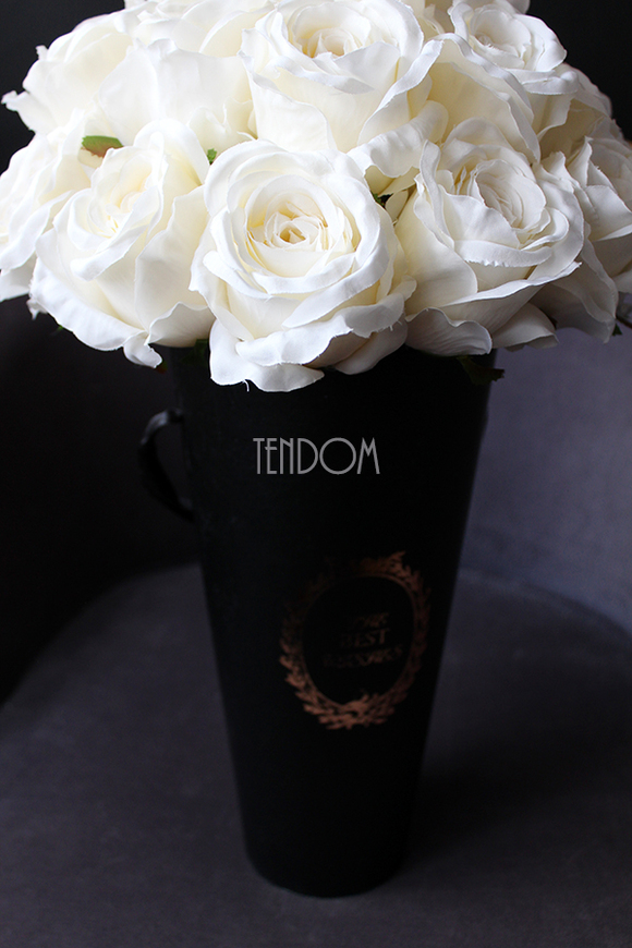 kompozycja kwiatowa / bukiet Flowerbox Roses, wys.45cm