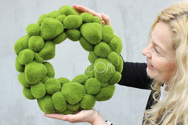 wianek z omszałych kamieni, śr. 36cm 