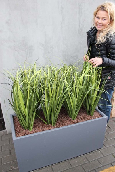 dekoracja Trawy Fiberglass Grande Grey w prostokątnej donicy, wys.110cm