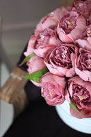 Rullena, elegancki bukiet / flowerbox / kompozycja z peonii, wys.30cm